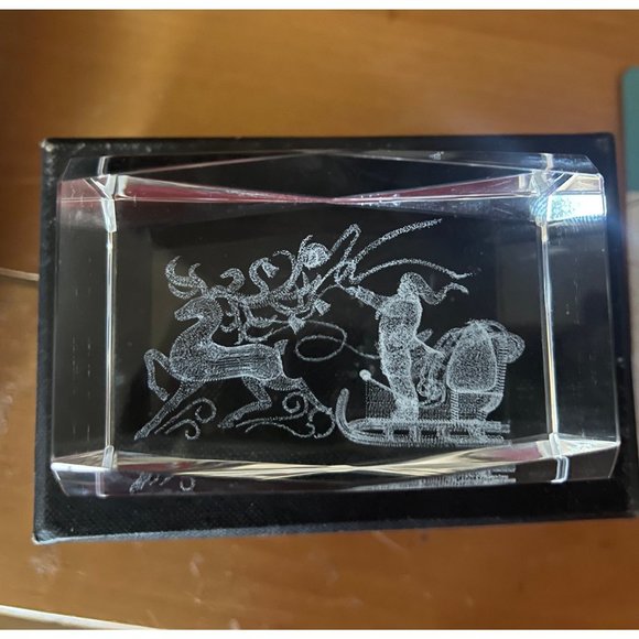 3D Laser Etched Crystal Glass Santa Sleigh and Reindeer - Picture 4 of 4